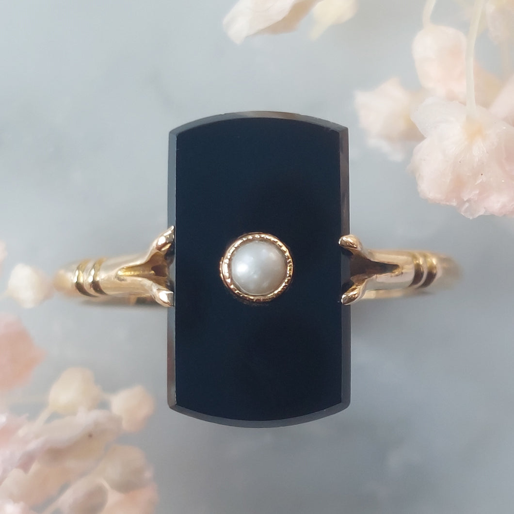 Antique Australian Onyx and Pearl 15ct Gold Ring