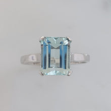 Load image into Gallery viewer, Vintage 2ct Aquamarine Solitaire Ring
