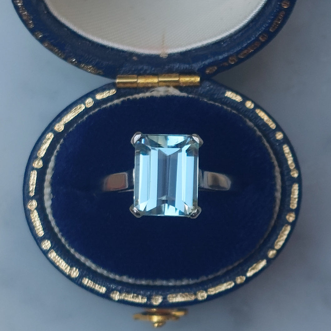Vintage 2ct Aquamarine Solitaire Ring