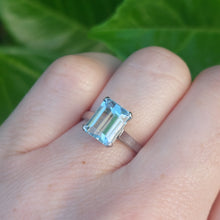 Load image into Gallery viewer, Vintage 2ct Aquamarine Solitaire Ring
