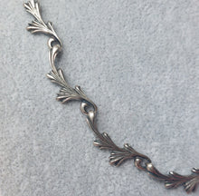 Load image into Gallery viewer, Vintage Silver Leaf Link Necklace
