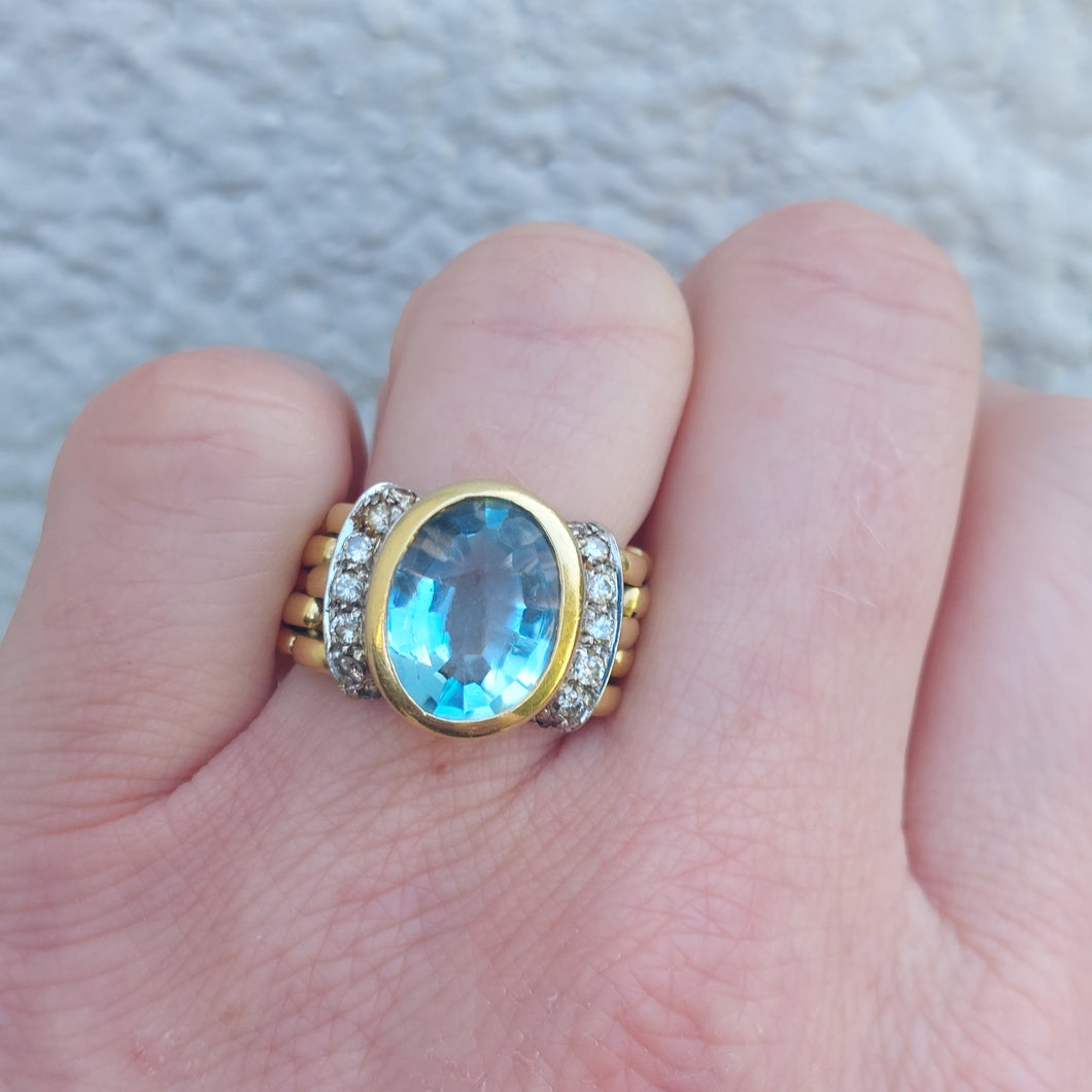 Vintage Aquamarine and Diamond Flexi Band 18ct Gold Ring